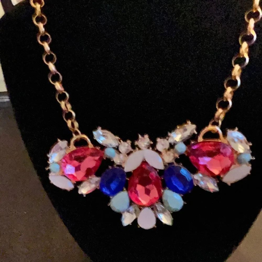 🌺 Beautiful & charming crystal necklace 🌺 - Picture 2 of 5
